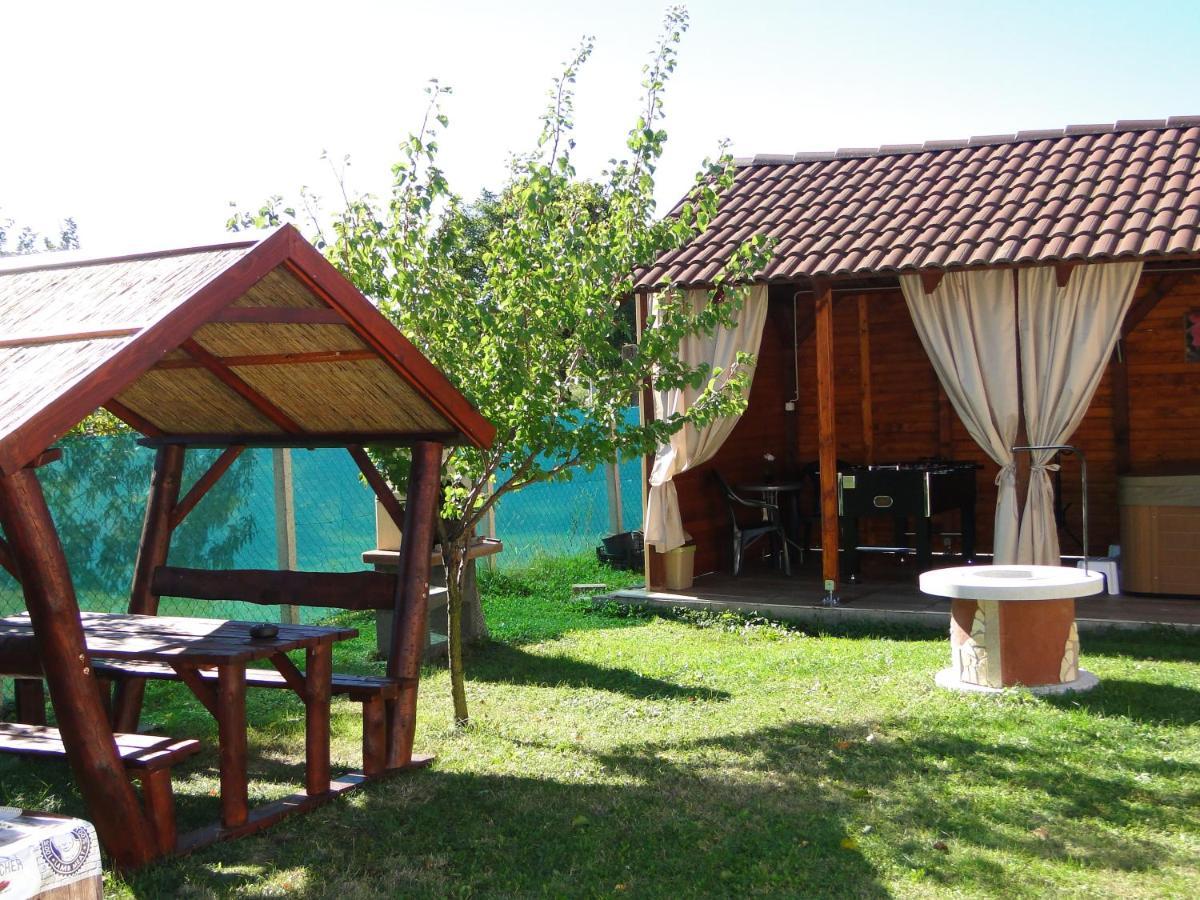Vadrozsa Vendeghaz-Apartman Demjén Buitenkant foto