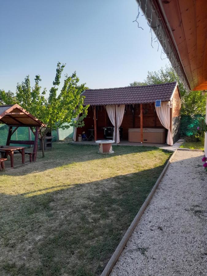 Vadrozsa Vendeghaz-Apartman Demjén Buitenkant foto